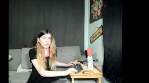 Snapshot of roxihazeleyes chatting on 05/19/26, 11:38 roxihazeleyes online show from 05/19/26, 11:38