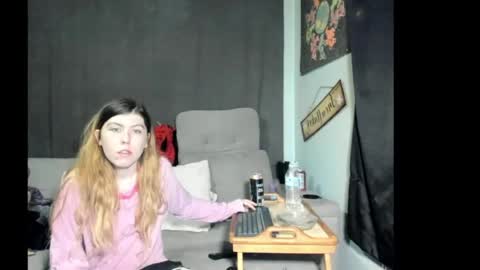 Snapshot of roxihazeleyes chatting on 05/25/26, 03:12 roxihazeleyes online show from 05/25/26, 03:12