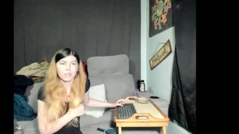 Snapshot of roxihazeleyes chatting on 05/26/26, 02:07 roxihazeleyes online show from 05/26/26, 02:07