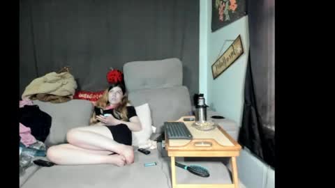Snapshot of roxihazeleyes chatting on 05/26/26, 02:13 roxihazeleyes online show from 05/26/26, 02:13