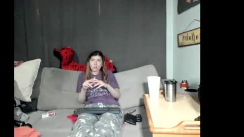 Snapshot of roxihazeleyes chatting on 06/10/26, 10:52 roxihazeleyes online show from 06/10/26, 10:52