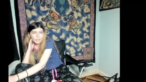 Snapshot of roxihazeleyes chatting on 06/29/26, 03:24 roxihazeleyes online show from 06/29/26, 03:24