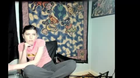 Snapshot of roxihazeleyes chatting on 07/16/26, 02:17 roxihazeleyes online show from 07/16/26, 02:17