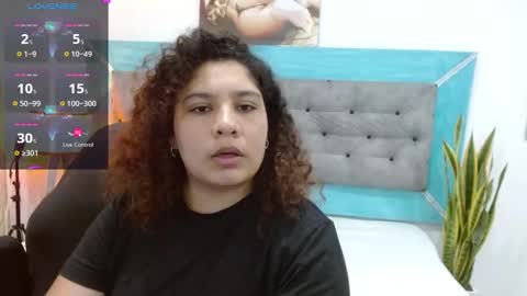 Snapshot of roxx_iie chatting on 10/08/25, 02:42 roxiie online show from 10/08/25, 02:42