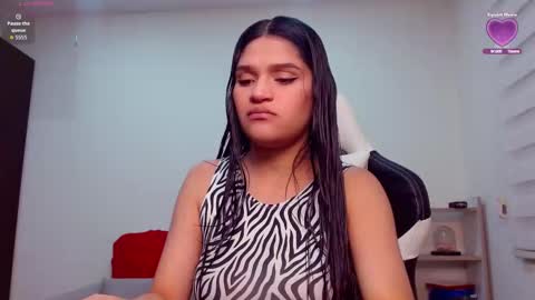 Snapshot of roxxi_2110 chatting on 09/24/25, 01:53 roxxi_2110 online show from 09/24/25, 01:53