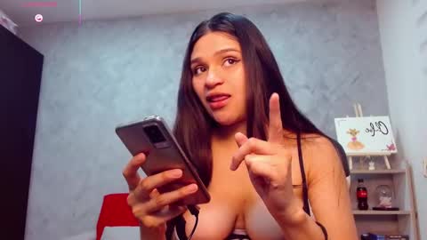 Snapshot of roxxi_2110 chatting on 10/06/25, 01:47 roxxi_2110 online show from 10/06/25, 01:47