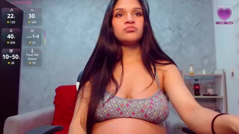 Snapshot of roxxi_2110 chatting on 10/11/25, 02:22 roxxi_2110 online show from 10/11/25, 02:22