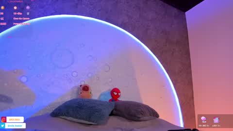 Snapshot of roxxxevelvet chatting on 02/21/25, 04:37 Roxx IG  online show from 02/21/25, 04:37