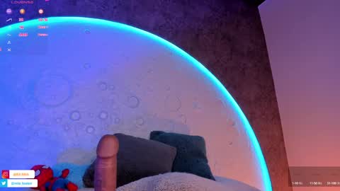 Snapshot of roxxxevelvet chatting on 02/22/25, 08:20 Roxx IG  online show from 02/22/25, 08:20