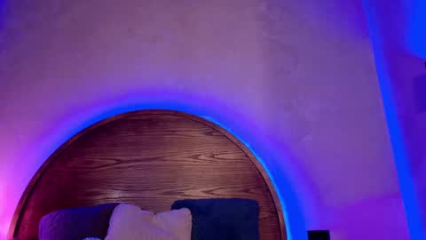 Snapshot of roxxxevelvet chatting on 10/02/25, 06:37 Roxx IG  online show from 10/02/25, 06:37