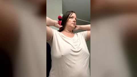 Snapshot of roxxxipaid chatting on 04/25/26, 09:01 RoxxxiPaid online show from 04/25/26, 09:01