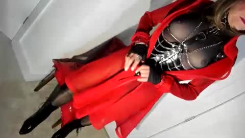 Snapshot of roxxxxy4u chatting on 01/05/25, 03:32 Roxy online show from 01/05/25, 03:32