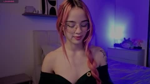 Roxxy online show from 12/17/25, 10:27