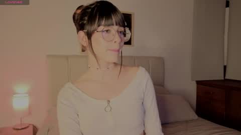 Snapshot of roxxy_mora chatting on 04/04/26, 12:53 Roxxy online show from 04/04/26, 12:53