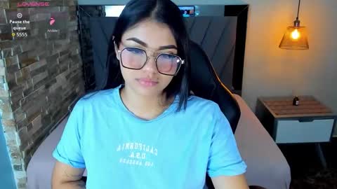 Snapshot of roxxybloom chatting on 11/07/25, 12:49 roxxybloom online show from 11/07/25, 12:49