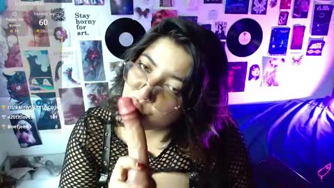 Snapshot of roxy_f_w chatting on 04/20/26, 04:43 Roxana online show from 04/20/26, 04:43