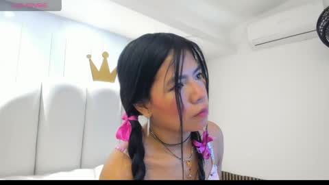 Snapshot of roxy_flame_ chatting on 05/03/26, 11:27 Roxy online show from 05/03/26, 11:27