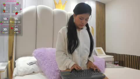 Snapshot of roxy_flame_ chatting on 06/02/26, 11:12 Roxy online show from 06/02/26, 11:12