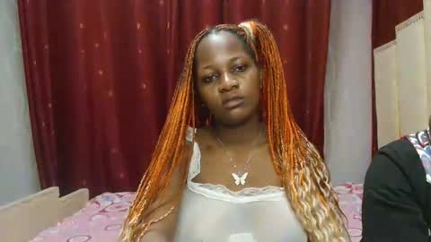 Snapshot of roxy_heather chatting on 04/18/26, 09:37 Roxy online show from 04/18/26, 09:37