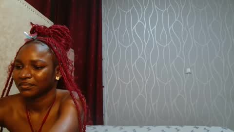 Snapshot of roxy_heather chatting on 04/26/26, 07:22 Roxy online show from 04/26/26, 07:22