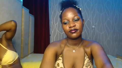 Snapshot of roxy_heather chatting on 05/12/26, 09:56 Roxy online show from 05/12/26, 09:56