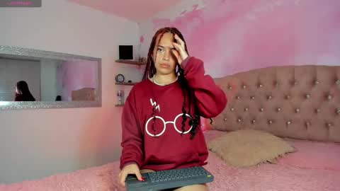 Snapshot of roxy_jones_ chatting on 03/03/25, 11:56 roxy_jones_ online show from 03/03/25, 11:56