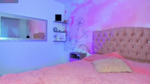 Snapshot of roxy_jones_ chatting on 03/04/25, 07:32 roxy_jones_ online show from 03/04/25, 07:32