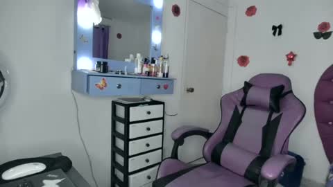 Snapshot of roxy_lu_07 chatting on 06/15/26, 02:03 Roxy online show from 06/15/26, 02:03