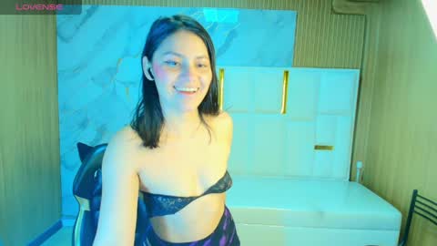 Snapshot of roxy_luxe_tf chatting on 04/27/26, 01:31 Roxy online show from 04/27/26, 01:31