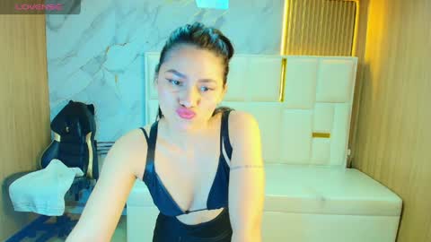 Snapshot of roxy_luxe_tf chatting on 05/10/26, 01:05 Roxy online show from 05/10/26, 01:05
