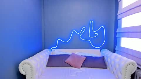 Roxy online show from 02/15/25, 04:14