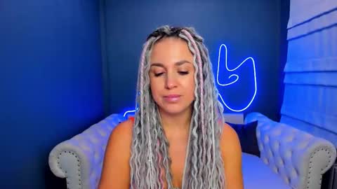 Roxy online show from 10/25/25, 01:35