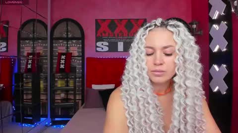 Snapshot of roxy_mars chatting on 05/21/26, 01:45 Roxy online show from 05/21/26, 01:45