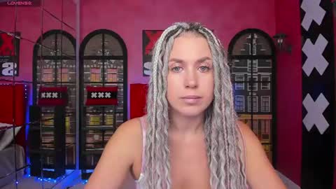Snapshot of roxy_mars chatting on 06/17/26, 01:19 Roxy online show from 06/17/26, 01:19