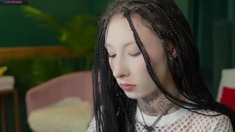 Snapshot of roxy_morrison_x chatting on 07/01/26, 04:03 roxanne online show from 07/01/26, 04:03