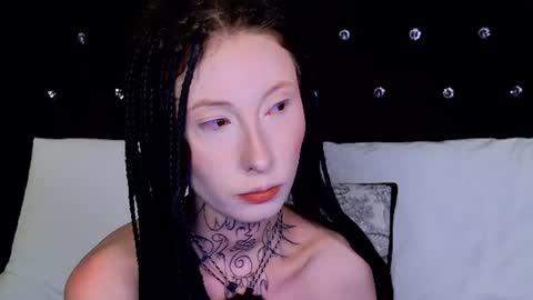 Snapshot of roxy_morrison_x chatting on 07/04/26, 03:35 roxanne online show from 07/04/26, 03:35