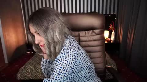 Snapshot of roxy_rayy chatting on 01/01/25, 08:04 roxy_rayy online show from 01/01/25, 08:04