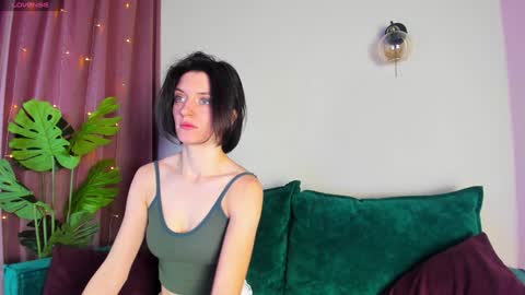 Snapshot of roxy_riot_ chatting on 02/06/25, 01:27 roxy_riot_ online show from 02/06/25, 01:27