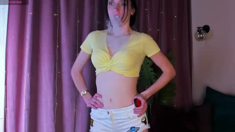 Snapshot of roxy_riot_ chatting on 02/06/25, 07:35 roxy_riot_ online show from 02/06/25, 07:35