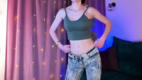 Snapshot of roxy_riot_ chatting on 02/07/25, 04:27 roxy_riot_ online show from 02/07/25, 04:27