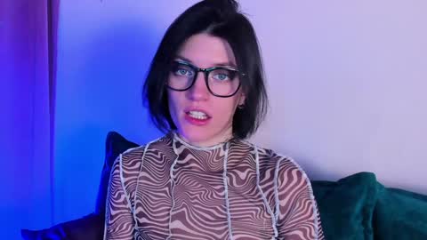 Snapshot of roxy_riot_ chatting on 02/07/25, 07:29 roxy_riot_ online show from 02/07/25, 07:29