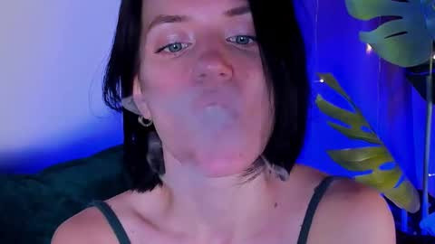 Snapshot of roxy_riot_ chatting on 02/10/25, 04:30 roxy_riot_ online show from 02/10/25, 04:30