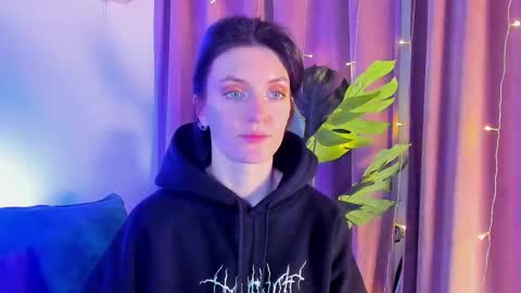 Snapshot of roxy_riot_ chatting on 02/15/25, 04:25 roxy_riot_ online show from 02/15/25, 04:25