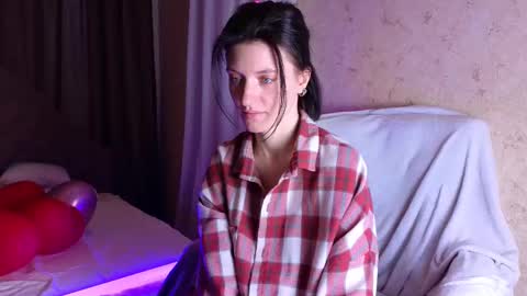 Snapshot of roxy_riot_ chatting on 02/17/25, 04:31 roxy_riot_ online show from 02/17/25, 04:31