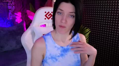 Snapshot of roxy_riot_ chatting on 10/11/25, 01:38 roxy_riot_ online show from 10/11/25, 01:38