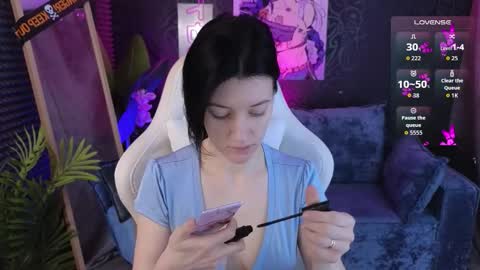 Snapshot of roxy_riot_ chatting on 11/05/25, 01:27 roxy_riot_ online show from 11/05/25, 01:27