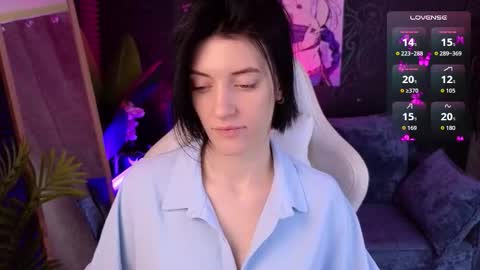 Snapshot of roxy_riot_ chatting on 11/16/25, 01:55 roxy_riot_ online show from 11/16/25, 01:55