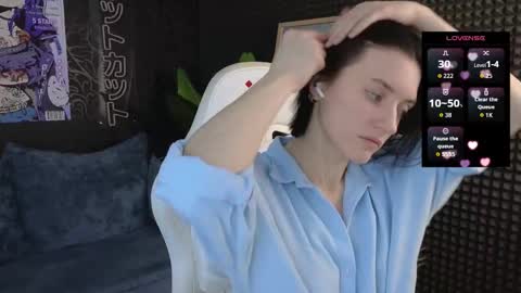 Snapshot of roxy_riot_ chatting on 12/14/25, 03:01 roxy_riot_ online show from 12/14/25, 03:01