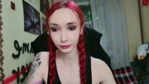 Snapshot of roxy_silver chatting on 06/17/26, 02:40 Roxy online show from 06/17/26, 02:40