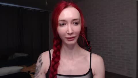 Snapshot of roxy_silver chatting on 06/18/26, 10:19 Roxy online show from 06/18/26, 10:19
